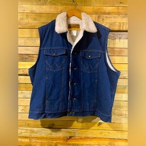 Men’s Wrangler authentic Western vest.